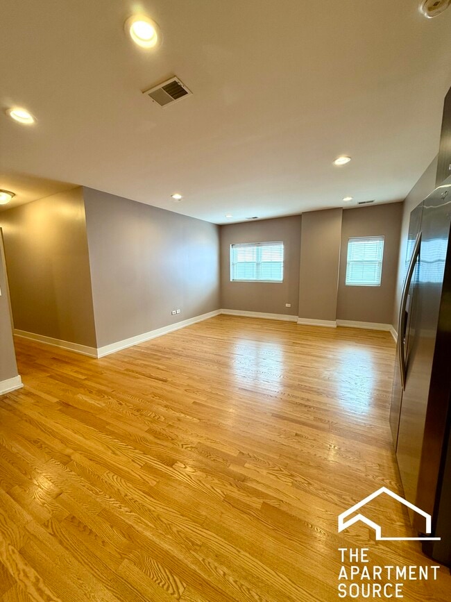 Photo - 3433 S Indiana Ave Unit 303