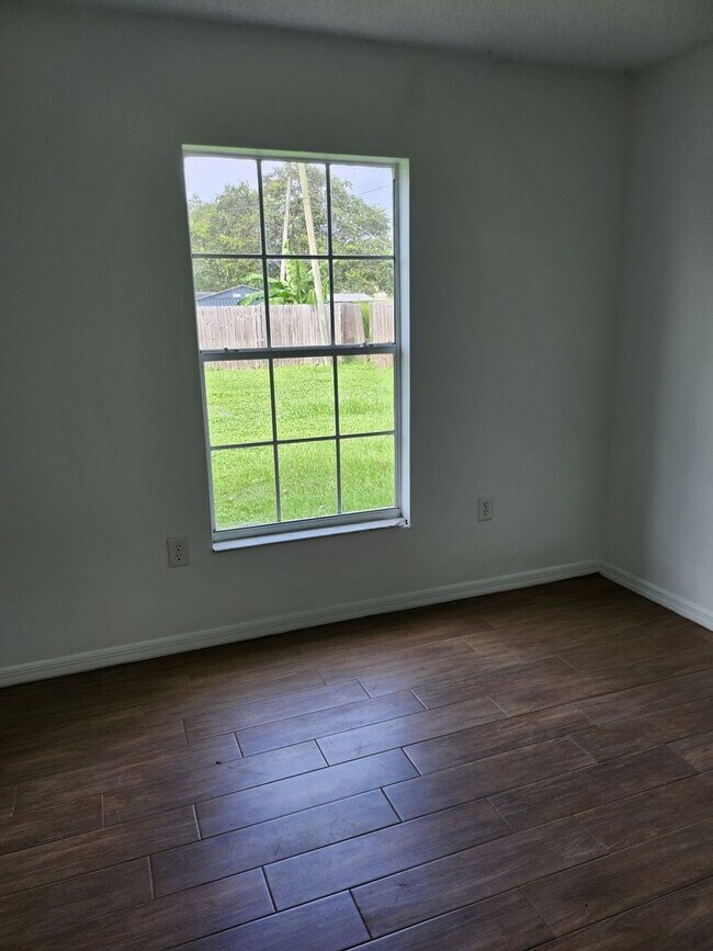 Photo - UPDATEED 3 BEDROOM 2 CAR GARAGE HOME WITH LARGE BACK YARD!