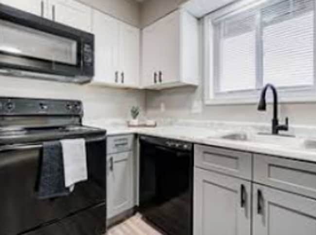 Building Photo - 3201 Fairfield Ave Unit 3201 Fairfield Ave Fort Wayne, IN 46807