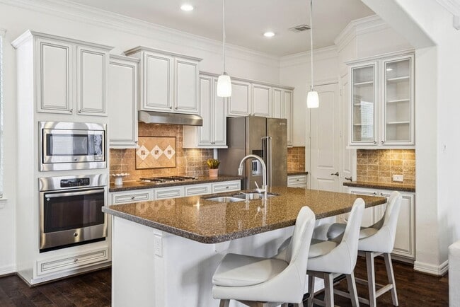 Photo - 12247 Oxford Cres Cir