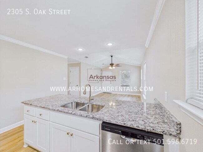 Photo - 2305 S Oak St