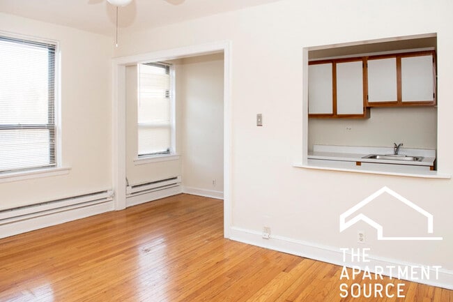 Photo - 3345 N Marshfield Ave Unit 408