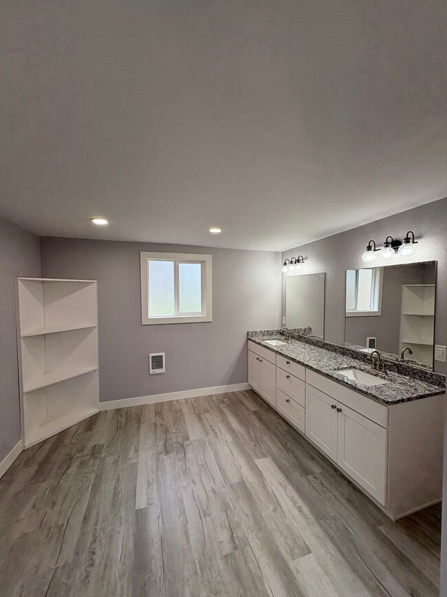 Photo - 4 bedroom, 2 bath house located in Downtown Stayton, OR