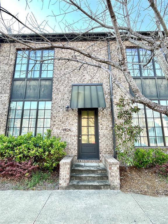 Building Photo - 4924 Upper James St