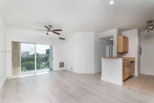Photo - 6001 SW 70th St Unidad 609