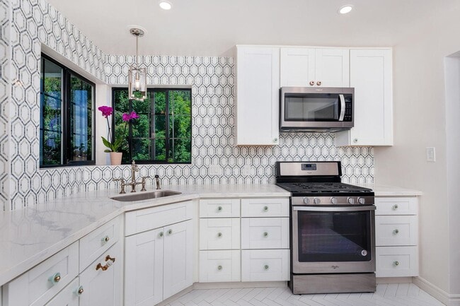 Photo - Beautifully renovated upstairs unit in South Mission Hills!  A MUST-SEE!
