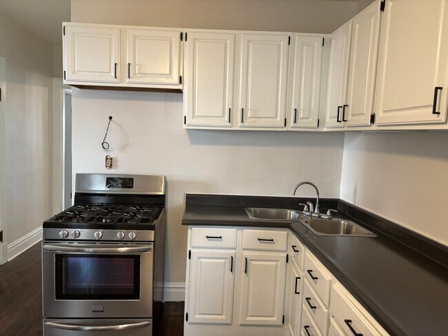 Photo - 2737 W Belmont Ave