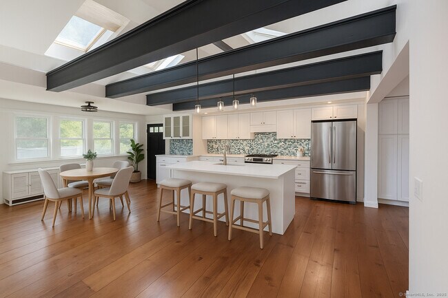 Photo - 11 Pond Circle Rd