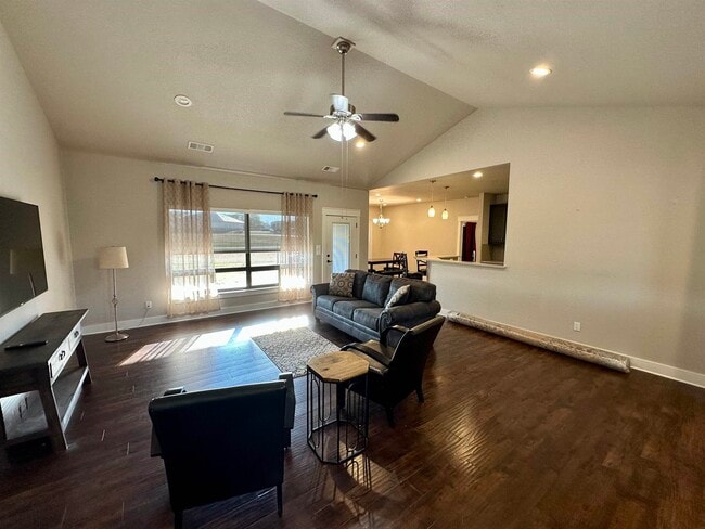 Photo - 405 Woodlawn Dr