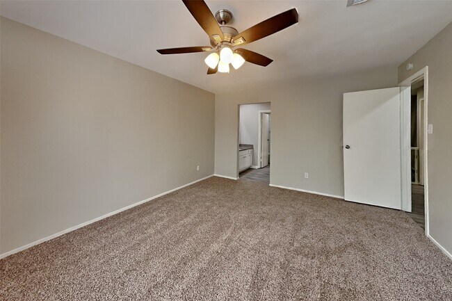 Photo - 11 Fiddleleaf Ct