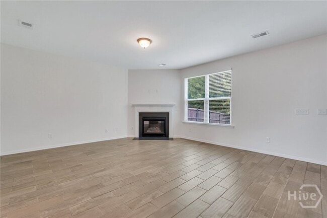 Photo - 374 Southwilde Way