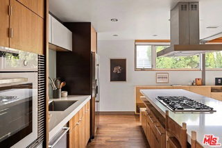 Photo - 724 Superba Ave