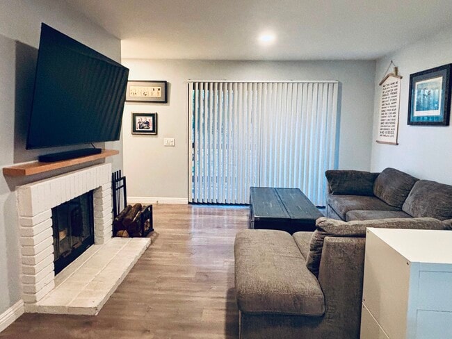 Building Photo - 9312 Twin Trails Dr Unit 105