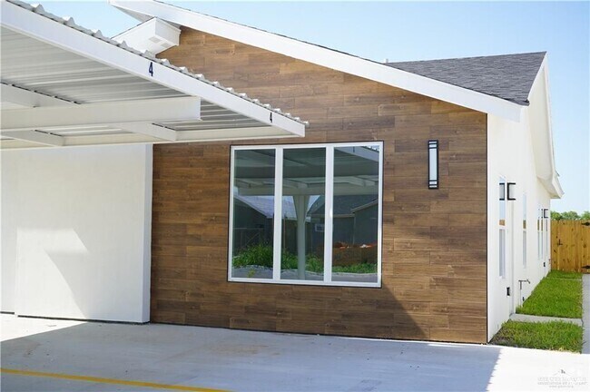 Building Photo - 2113 E San Andrea St Unit 1 Rental