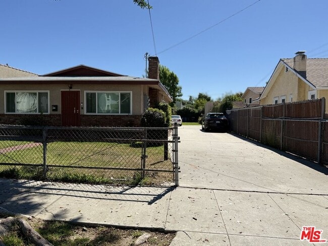 Building Photo - 140 Lime St