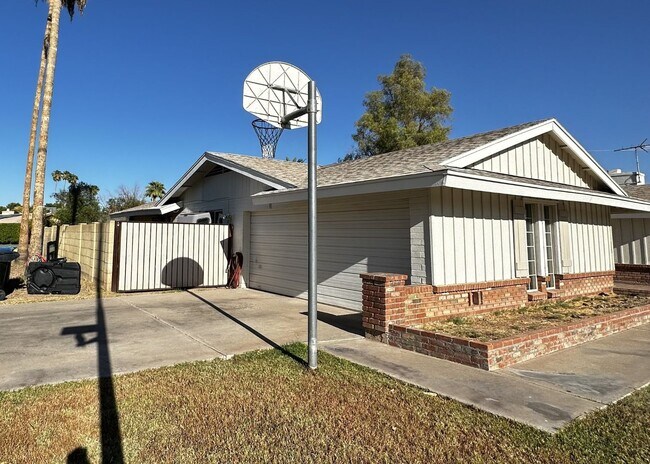 655 N Oracle Cir