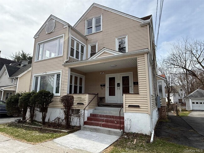 Building Photo - 11 Knapp Ave Unit 2