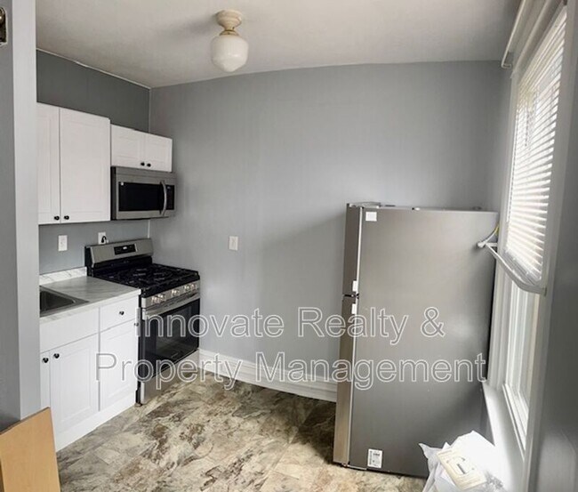 Photo - 1830 Lansing St