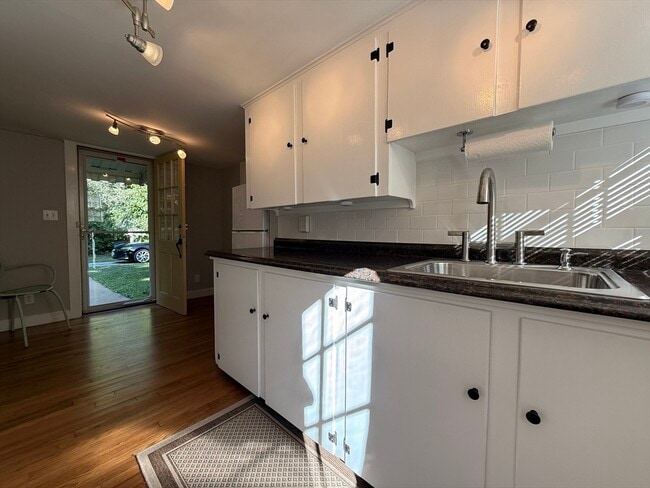 Photo - 391 Bedford St Unidad R