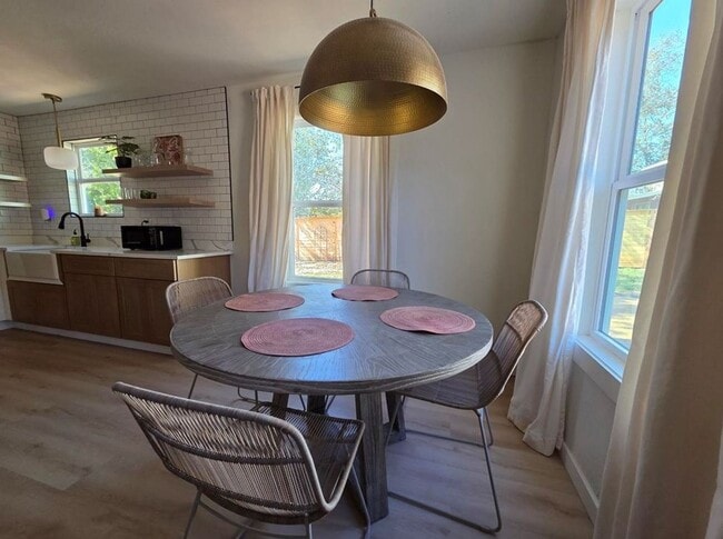 Photo - FOR LEASE!!!!!!!!