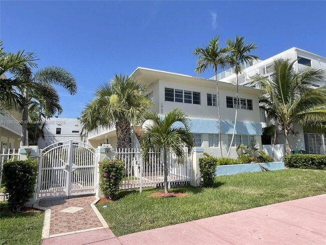 Building Photo - 1960 Biarritz Dr Unit 4 Rental