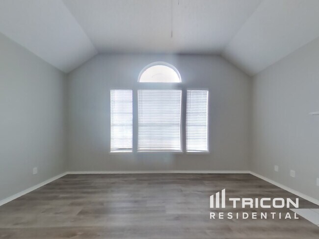 Photo - 589 Continental Dr Casa