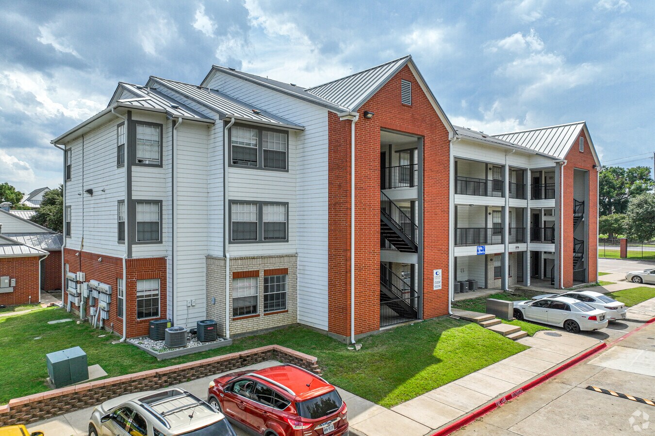Photo - Century Court Apartments