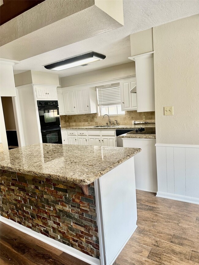Photo - 103 Wroxton Dr