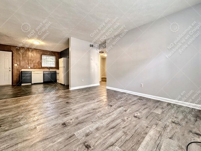 Photo - 111 W Burke St Condominio