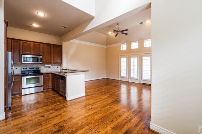 Photo - 2733 Sherwin St