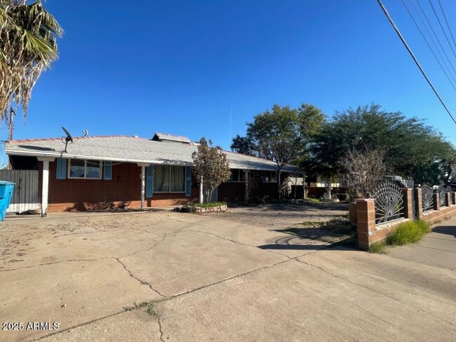 Photo - 4541 N 51st Ave House