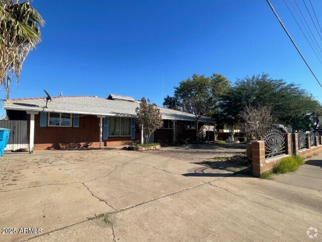 Building Photo - 4541 N 51st Ave Rental
