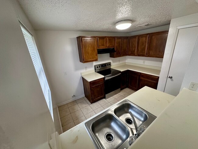 Kitchen - 3820 Bigleaf Ln