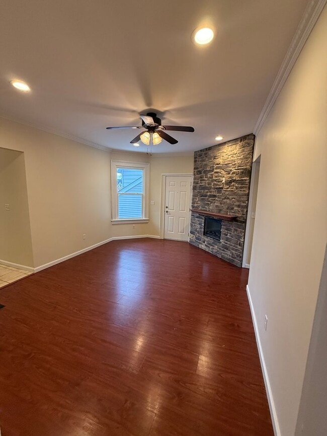 Photo - Sisson Plaza Unit 16 Sisson North