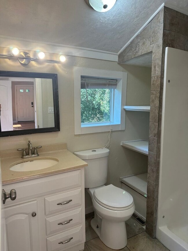 Photo - 907 Avenue A