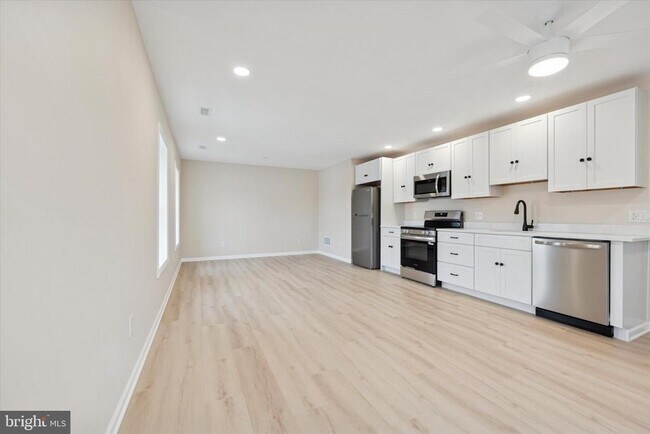 Photo - 202 E King St