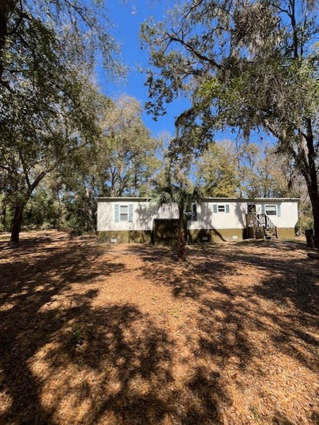 Charming 2-Bedroom Home on Spacious Wooded... - Charming 2-Bedroom Home on Spacious Wooded...