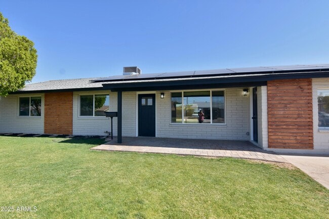 Building Photo - 3310 W Sweetwater Ave Rental