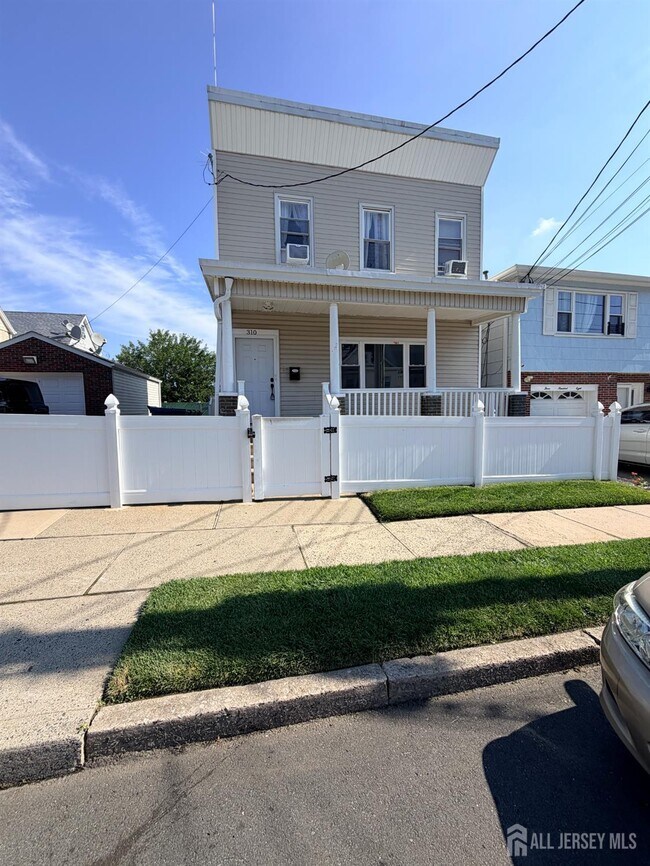 Building Photo - 612 Johnstone St Unit 310