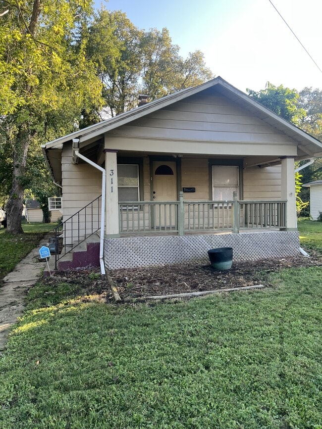 Building Photo - 311 NE Paramore St Rental