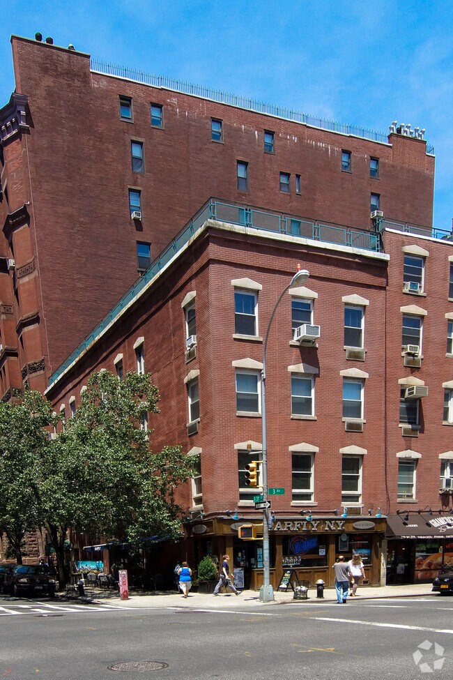 Photo - 151 E 20th St