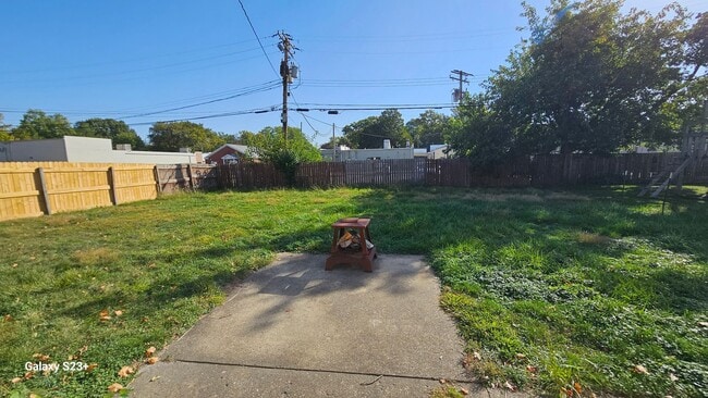Photo - 3 bedroom with fenced yard