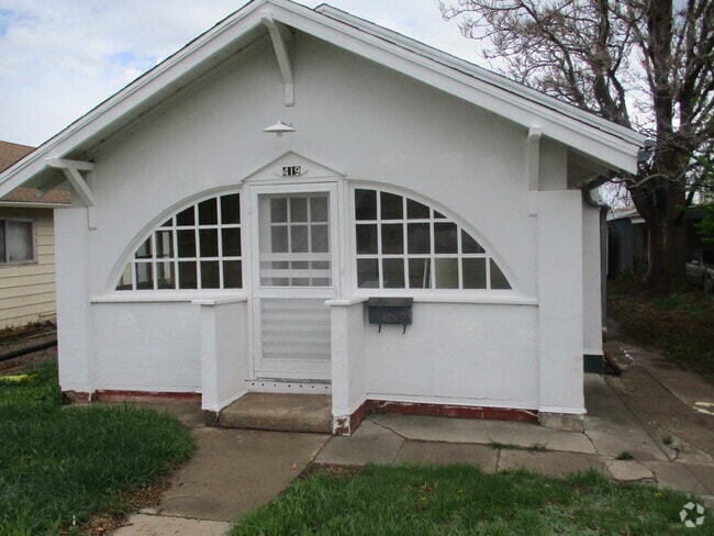 Building Photo - 419 E 6th St Rental
