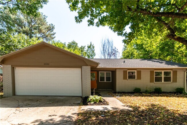 Building Photo - 2332 S Clover Dr