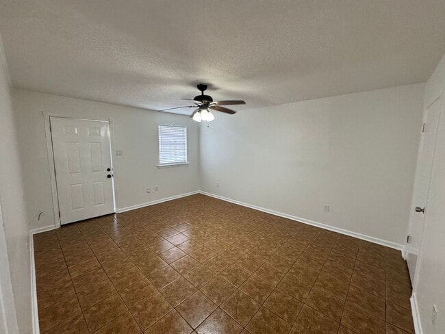 Building Photo - 6467 Park Manor Dr Unit B