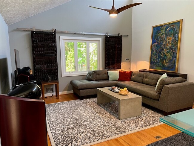 Photo - 27 Hoyt Pl