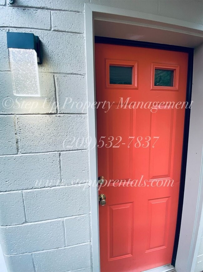 Photo - 483 E Jackson St