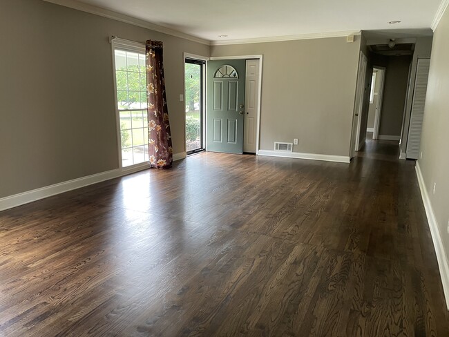 Photo - 956 Seville Dr
