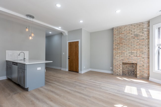 423 W Belden Ave Unit 428-17
