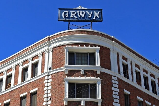 The Arwyn Manor